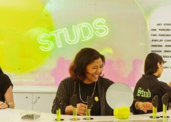 Discover Your Signature Style with Studs: Trendy Earrings, Professional Piercings, and the Latest Offers